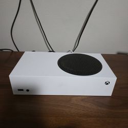 Xbox Series S With 2 Controllers And Headset 