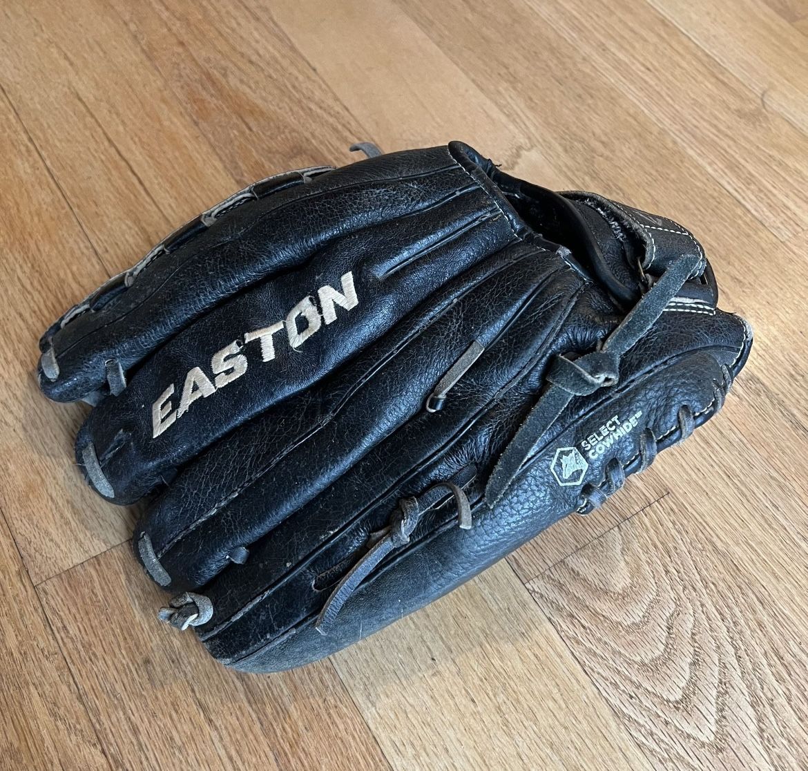 Easton Prowess PFP1250 Black Fast Pitch Leather Softball Glove RHT 12.5”