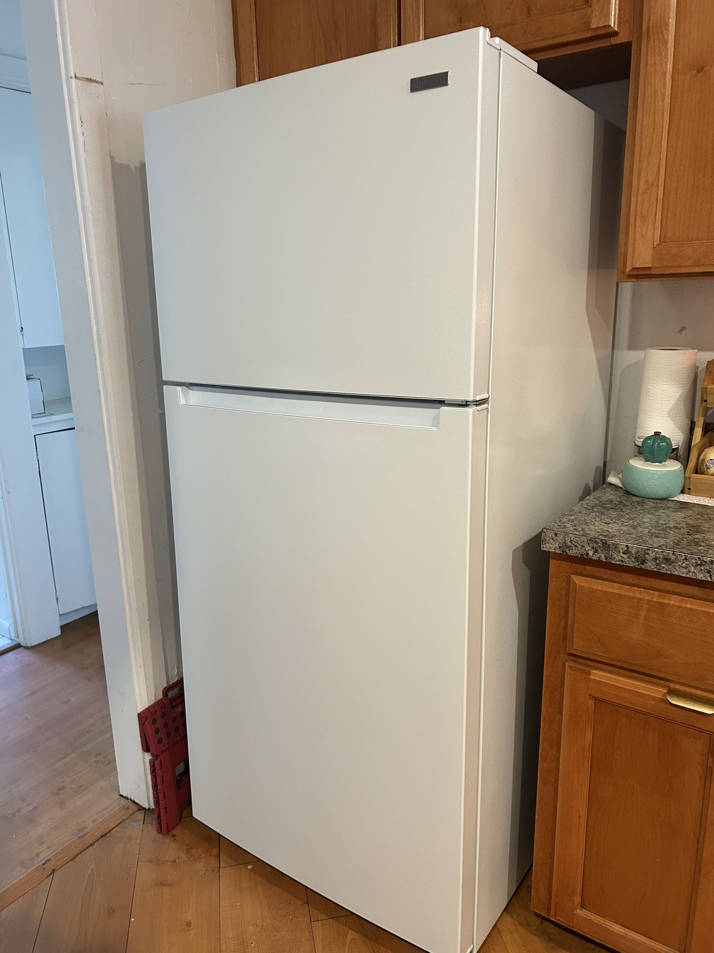 Vissani 18 cu. ft. Top Freezer Refrigerator less than a year old 