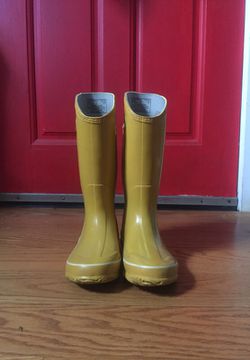 Bogs size 6 Yellow