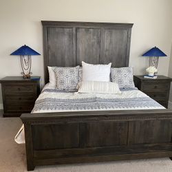 Gorgeous Mango Wood King Bedroom Set!!