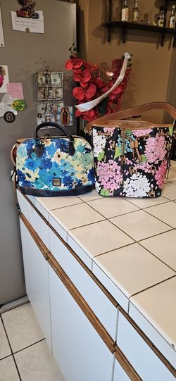 Dooney And Bourke Purse