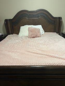 King Bed Set For Sale!!