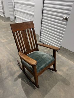 antique Arts & Crafts / Mission-style oak rocking chair