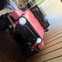 Jeep Rosado Semi nuevo 