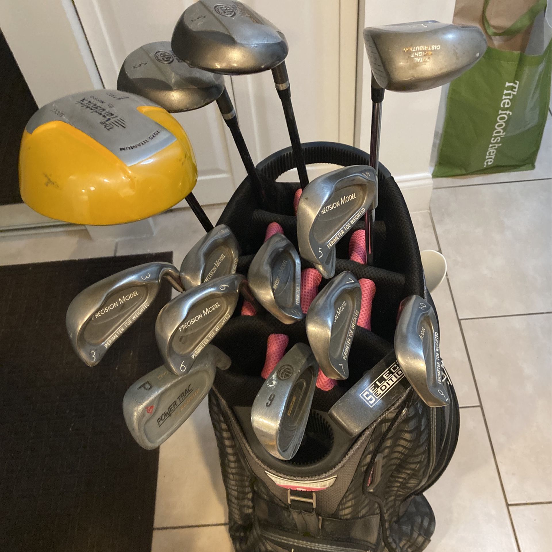 Full Set Of Golf Clubs And Accessories 