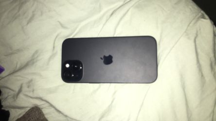 iPhone 15 black
