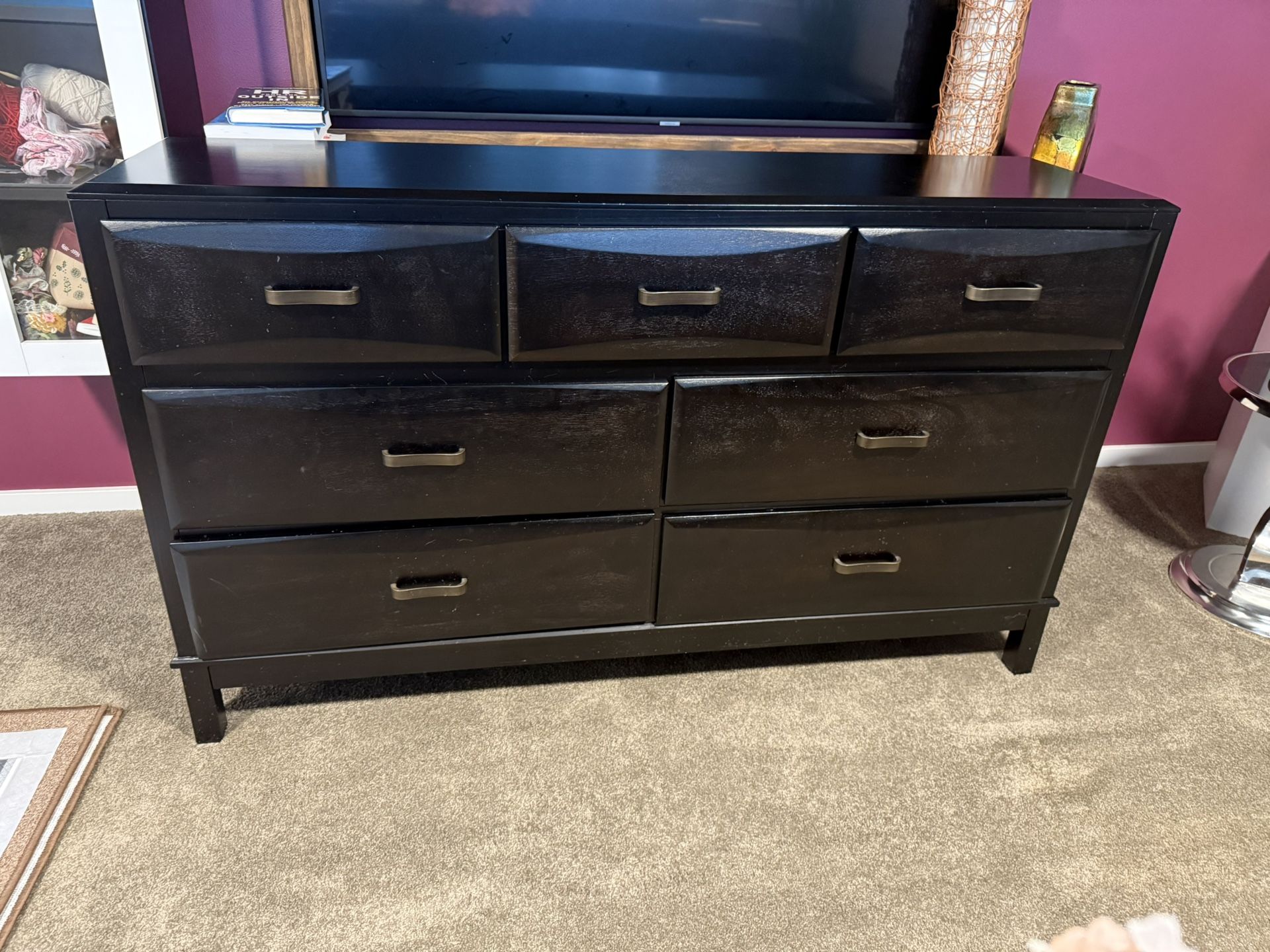 Caitbrook 7 Drawer Dresser and 2 Drawer Nightstand