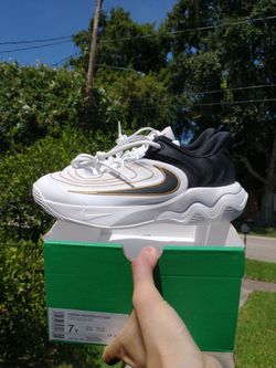 New Nike Giannis Immortality 4 gs size 7y black gold