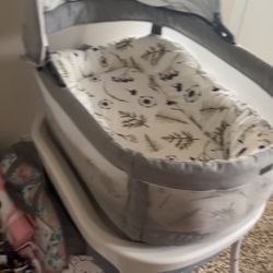 Graco Sense2snooze Bassinett with cry detection 