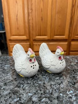 Vintage old Chicken Hen pair of Salt And Pepper Shakers.   Preowned with original cork stoppers.