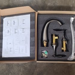 Virtu USA  Alexis  Widespread 2-Handle Bathroom Faucet