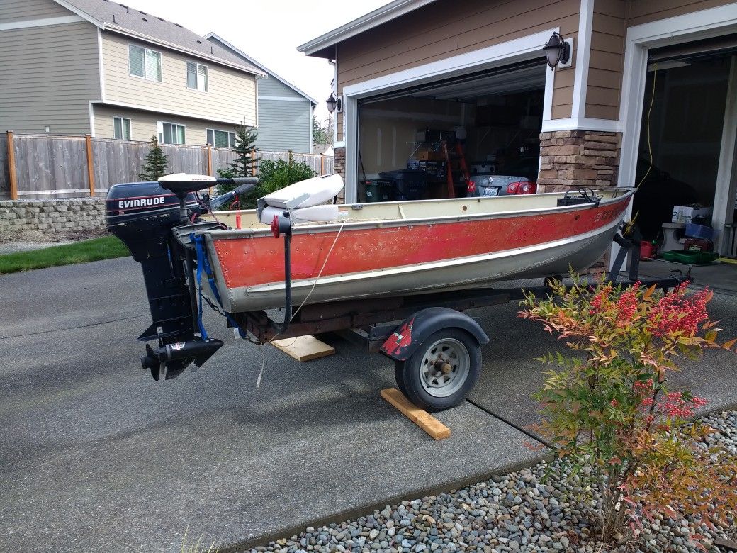 12ft Lund aluminum fishing boat