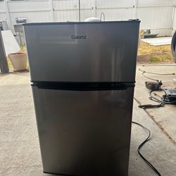 Galanz mini fridge