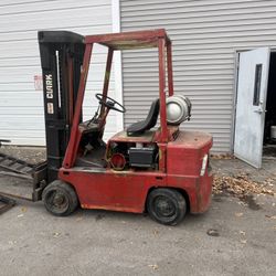 Forklift 
