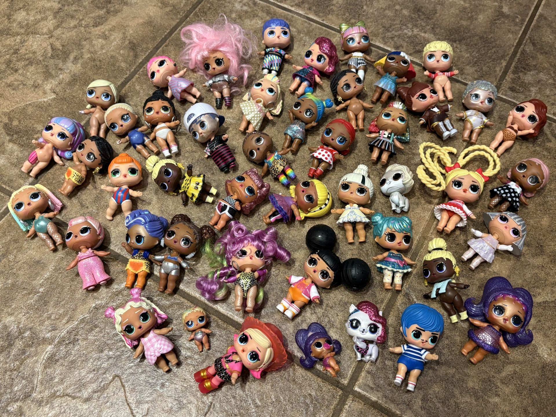 46 LOL Surprise Dolls