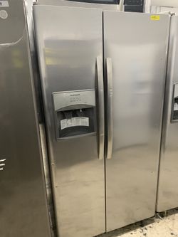 Frigidaire side by side in stainless steel