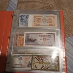 100+ UNCIRCULATED WORLD BANK NOTES IN BINDER