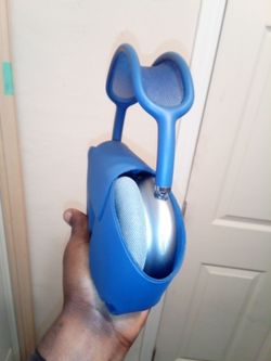 Apple AirPods Max with Blue Silicone Case
