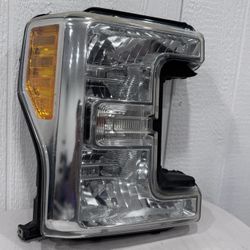 OEM 2017-2019 FORD F250 SUPER DUTY RIGHT HEADLIGHT HALOGEN HC3B-13005-AE