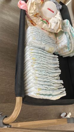 24 Newborn diapers