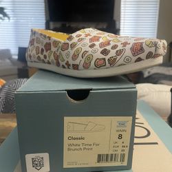 Women’s Tom’s Size 8