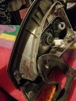 2006 Chrysler headlight left