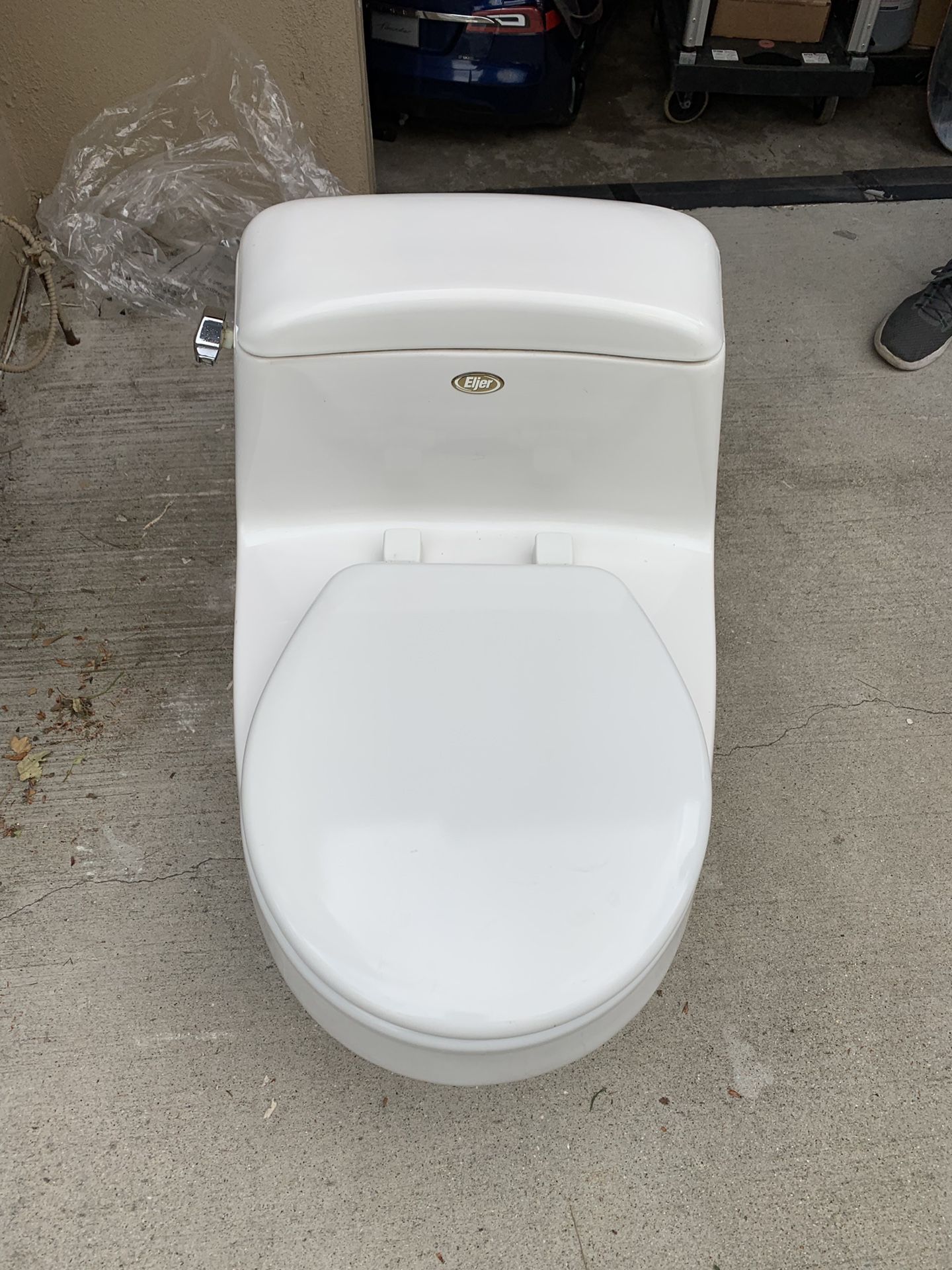 Eljer 1 piece round toilet for Sale in San Gabriel, CA OfferUp
