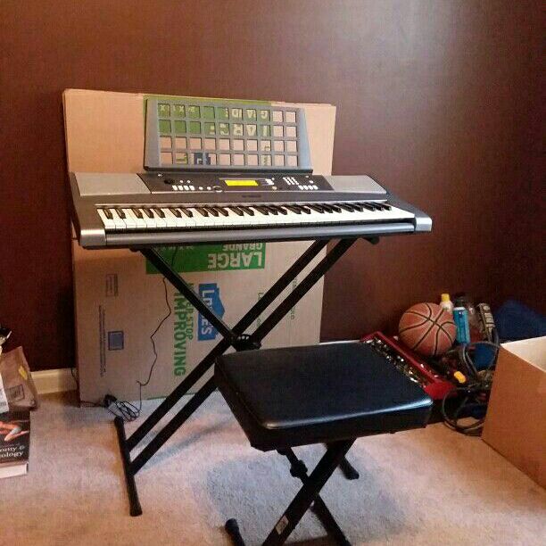 Yamaha YPT-310 61 Full Size Keyboard Bundle