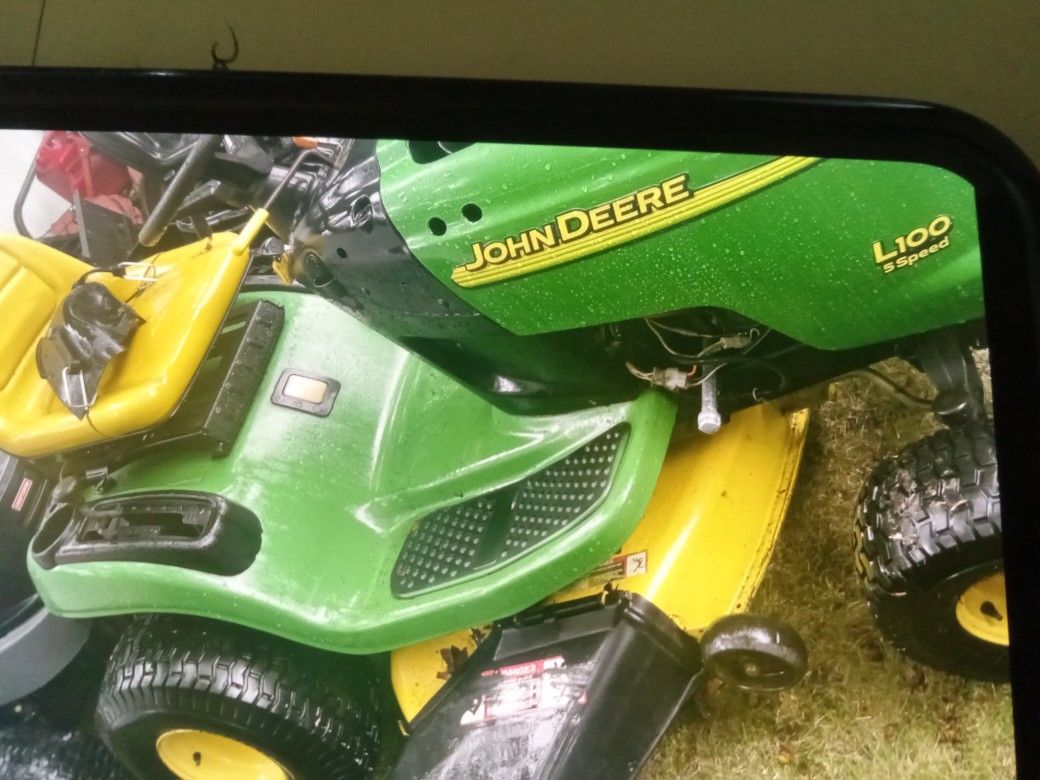 John Deere Nower Like New
