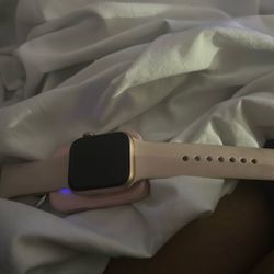 🌸 Apple Watch SE (2nd Gen) – Pink Aluminum Case