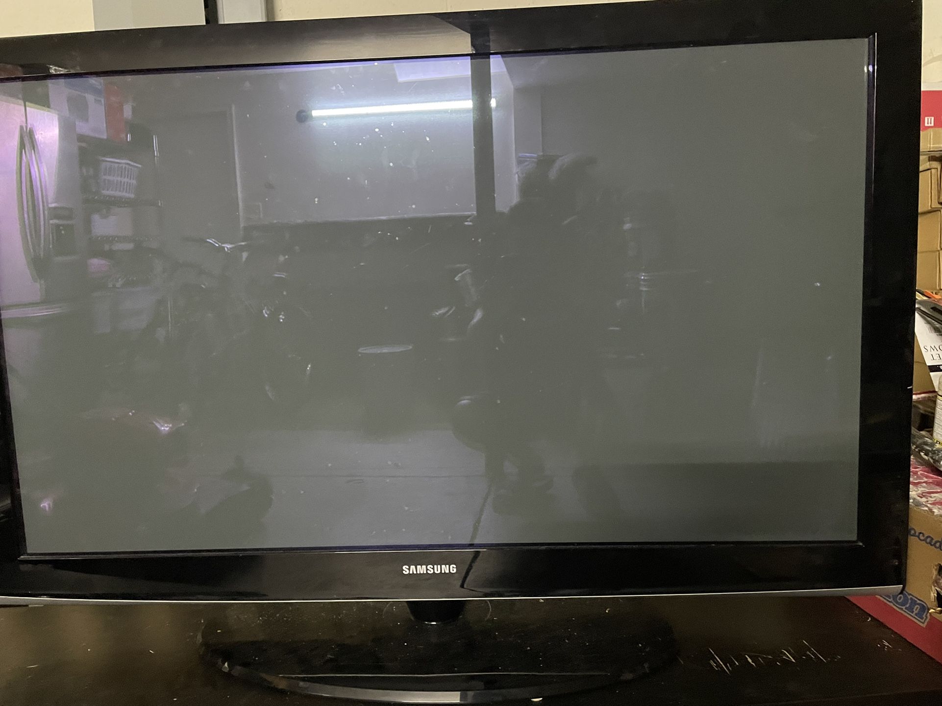 Samsung 50” Plasma TV (Working with no issues)