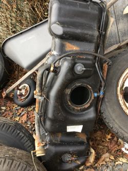 Chevy 1500 series gas tank out of a 2004 pickup