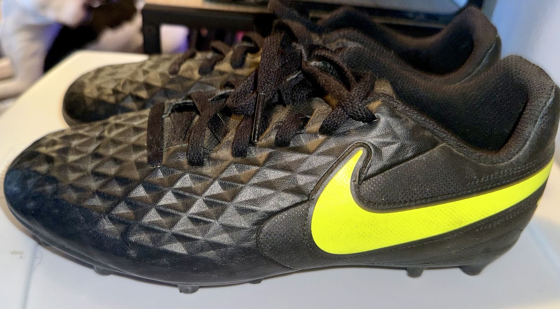 Nike Tiempo Cleats (Boys Size 6Yrs)