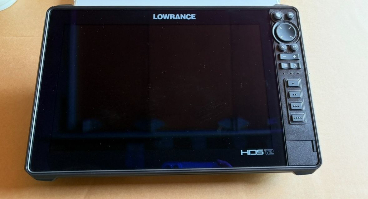 Lowrance HDS- Live fish finder