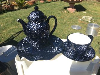 Tea Kettle & Mug Set (4 pieces)