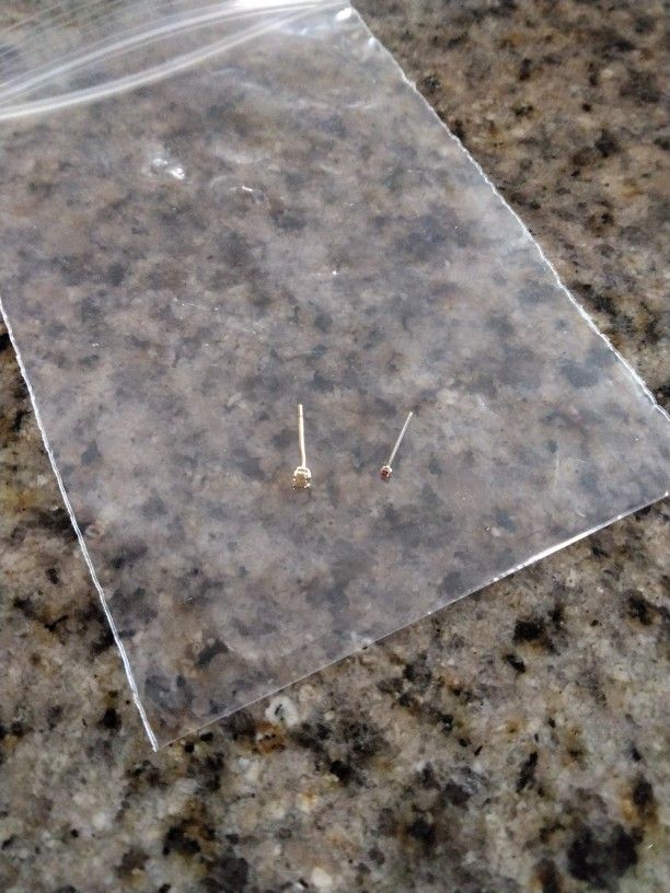 14kt Nose Piercing30$ And Burgundy Silver Nose Piercing 10$