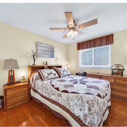 QUEEN OAK BEDROOM SET