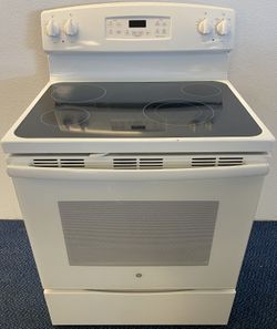 White GE Four Burner Glass Top Electric Stove z(2-0190)