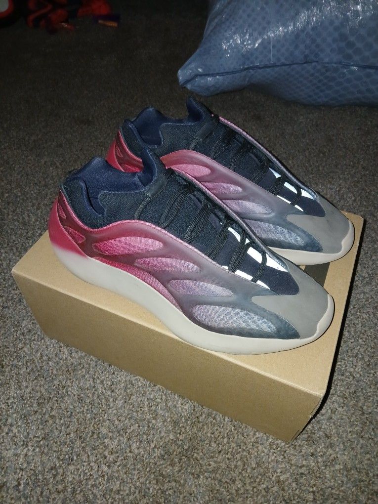 Adidas Yeezy 700 Carbon Fade