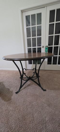 Dinner table and 4 chairs
