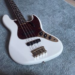 2011 Squier 1 Gen Classic Vibe 60’s Jazz Bass White.