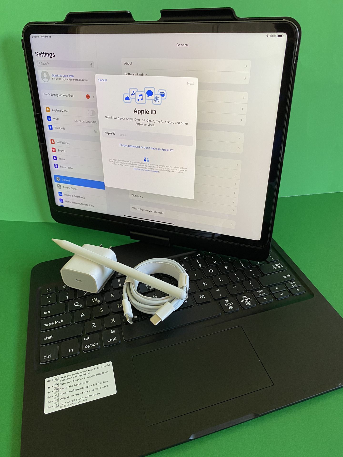 256GB Apple IPad Pro 12.9” 5th Generation (2021 Model / M1 chip / Liquid Retina XDR display) with keyboard, pen & Accessories