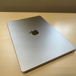 2021 MacBook Pro M1 Chip Pro 14inch Display 16 Gig Memory 500Gigs Of Storage