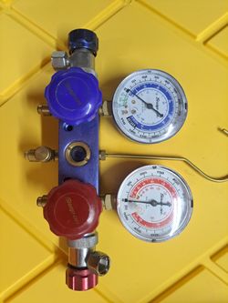 Snap-On Dual AC Refrigerant Charging Station