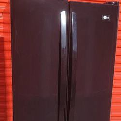 REFRIGERATR 110 V  FRIDGE EXCELLENT CONDITION 