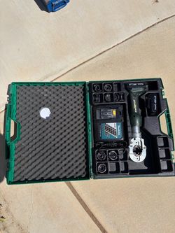 Greenlee Gator EK622LXB 6-Ton Hydraulic Crimper Complete Set