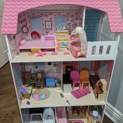 Doll house And Kitchen