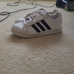 Kids Size 2 ADIDAS 