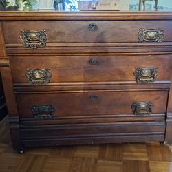 Antique 19th Century Late Victorian Red Oak 3 Drawer Chest